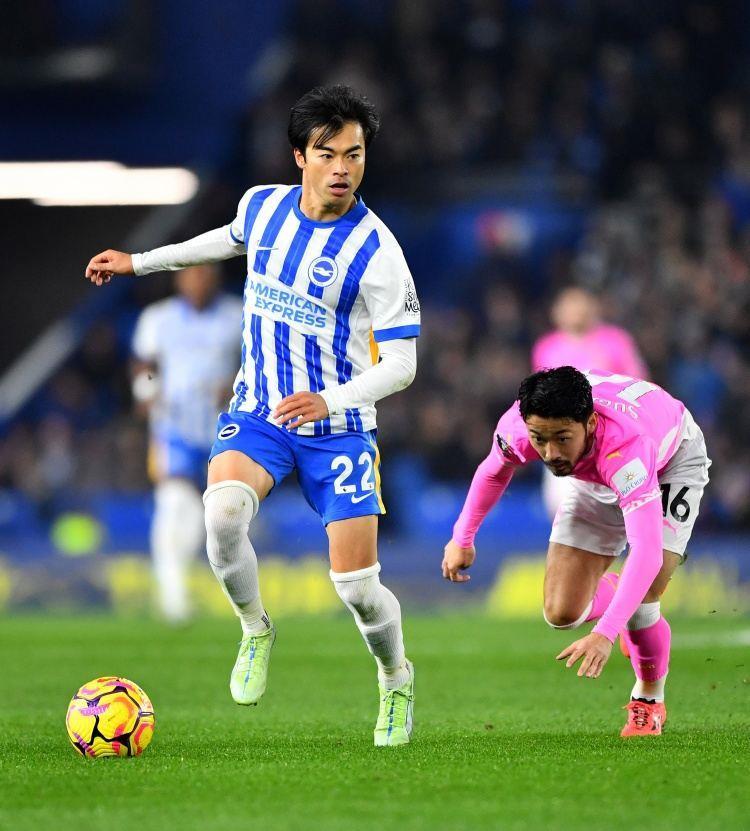 菅原由势：本赛季两次交手三笘薰被进2球，赛后我跟他说下手轻点