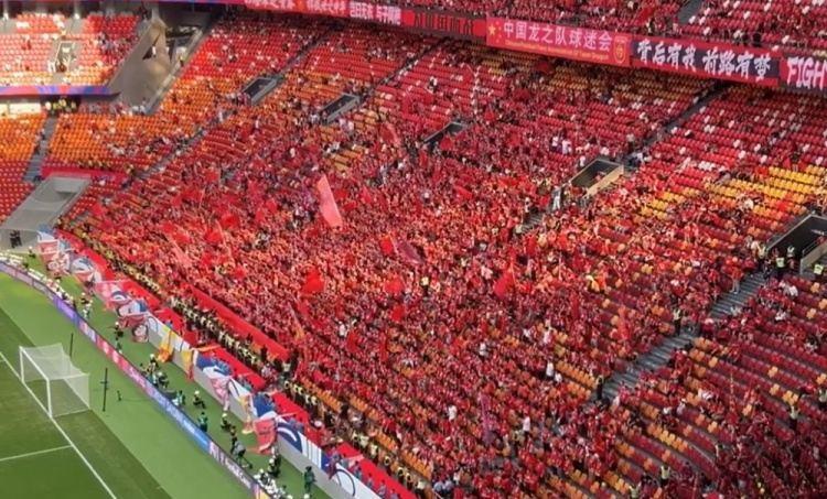 博主晒国足收官战现场情况：王钰栋、刘诚宇、汪士钦提前进场