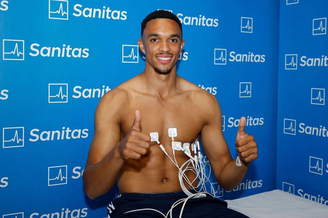 好久没听壮如牛了皇马官方晒图:阿诺德完成体检&经典手势拍照