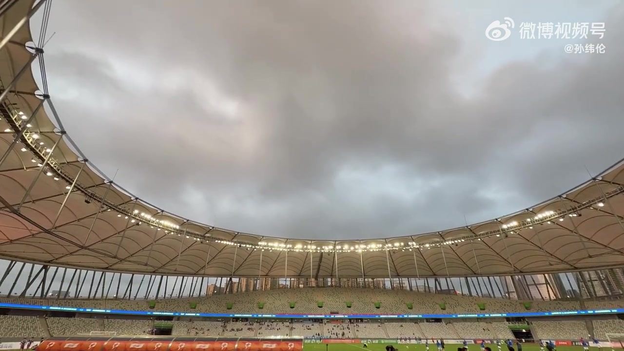 上座率惨淡！中甲深圳青年人主场宝体看台仅有零散几名球迷