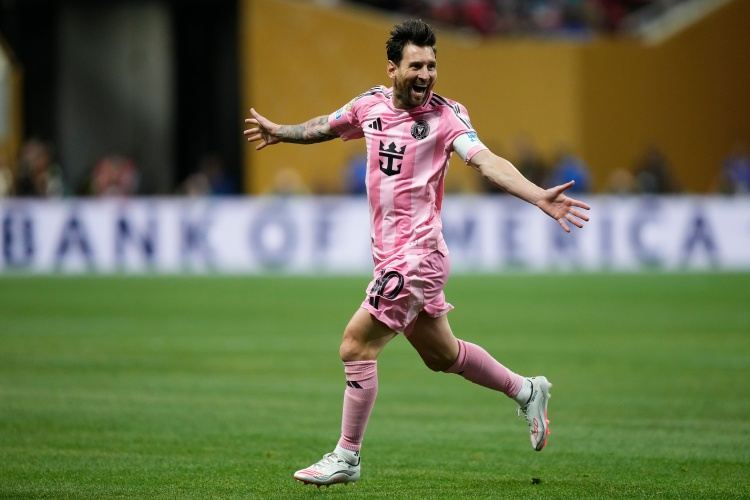 主持人：梅西可以转会到英超踢球，他能帮助阿森纳赢得英超冠军