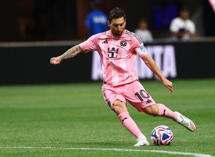 孔帕尼谈梅西：作为同龄人我不知道他是怎么做到的，我们得珍惜他