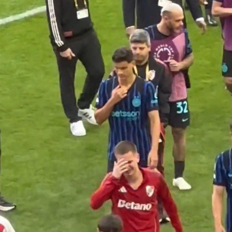 伤心欲绝！河床世俱杯小组出局，17岁马斯坦托诺痛哭离场