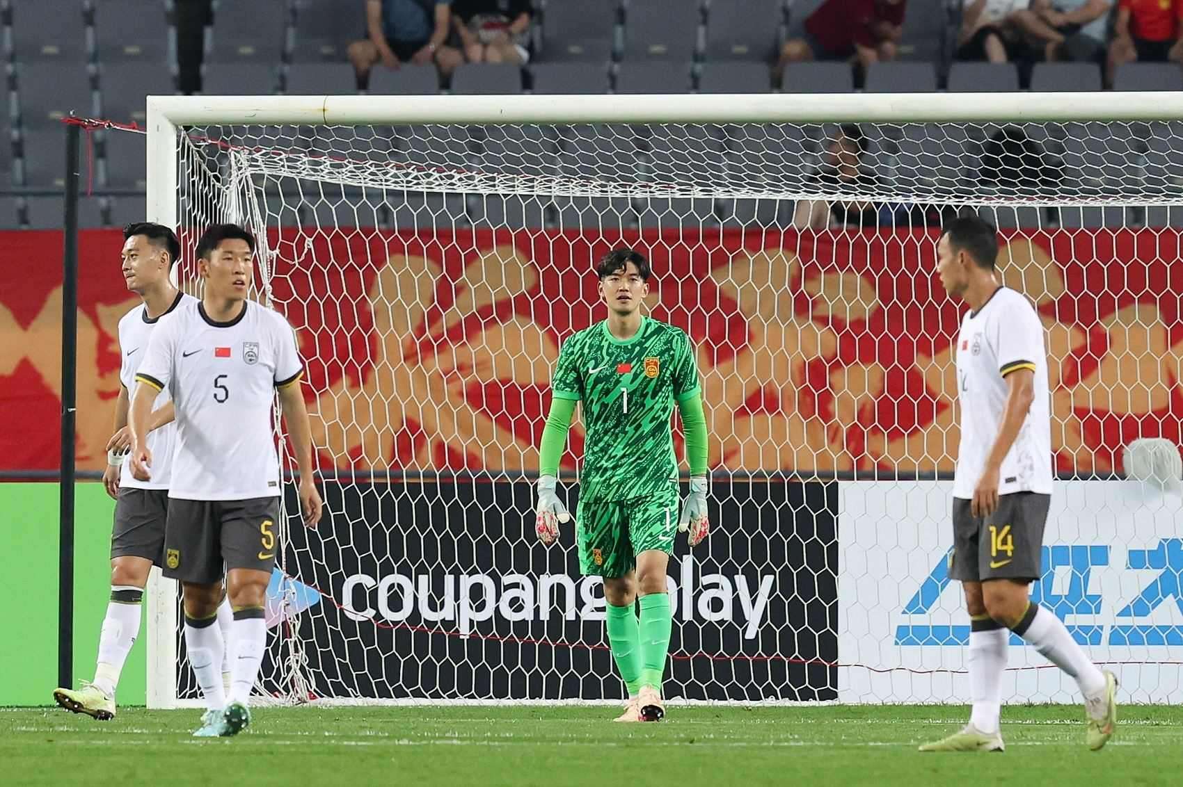 沪媒：0-3不会让大家太过悲伤，因为中国足球复兴之路漫长而艰难