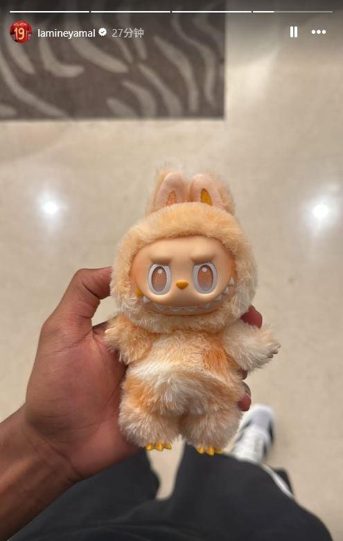 好玩不？亚马尔社媒晒Labubu