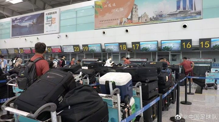 携带行李较多？国足官方回应：为此向公众介绍一些基本信息和常识