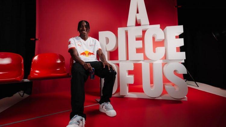 官方：RB莱比锡签下莱加内斯18岁前锋扬-迪奥曼德，签约5年