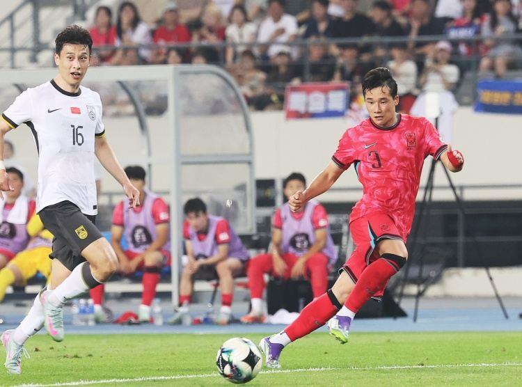 巴顿：与日本韩国确实有差距，东亚杯强度和中超完全是两个概念