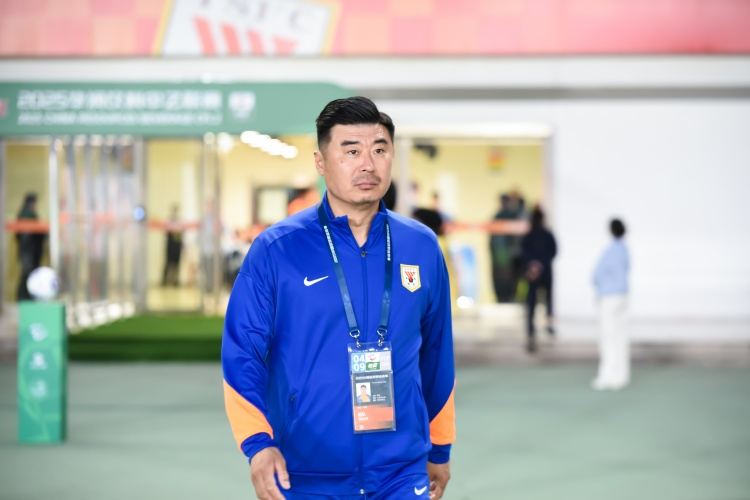 韩鹏：新外援取代谁要和俱乐部沟通 我是年轻教练也要总结和提高