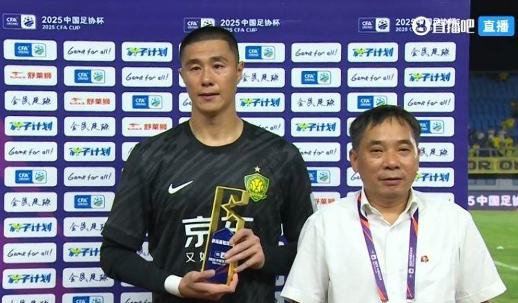 点球大战扑点，侯森当选为国安击败西海岸的全场最佳球员