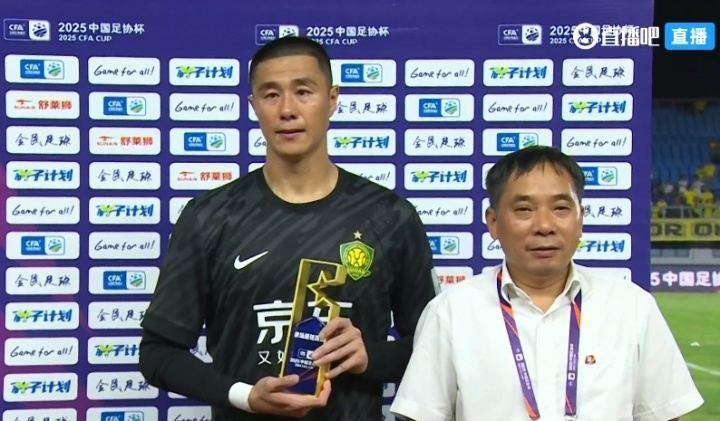 点球大战全程：侯森连续两轮扑点，阿齐兹丢点马特乌斯罚站后打飞