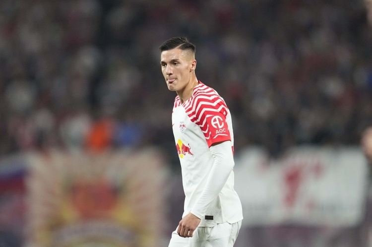 博主：曼联希望塞斯科本人主动推动转会，维维尔正在游说他
