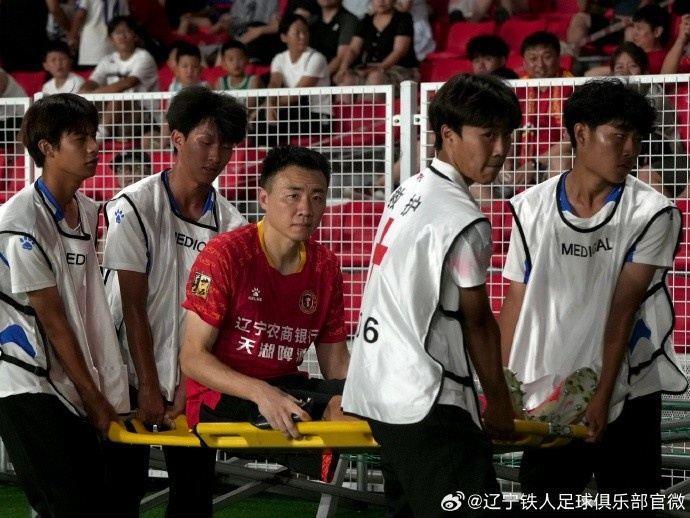 栗鹏赛后前往医院就医 经诊断为右胫骨中段骨折 祝愿栗鹏早日康复