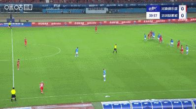这次没被吹！第40分钟，钟义浩破门 Siu庆祝，河南1-0领先新鹏城