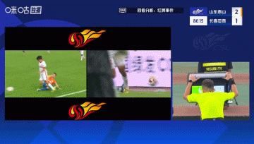 VAR改判直红！高准翼亮鞋底铲到玄智健脚踝，被红牌罚下