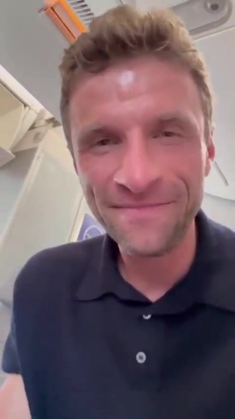 穆勒晒坐飞机视频：这可能是我15年来第一次坐飞机没有诺伊尔