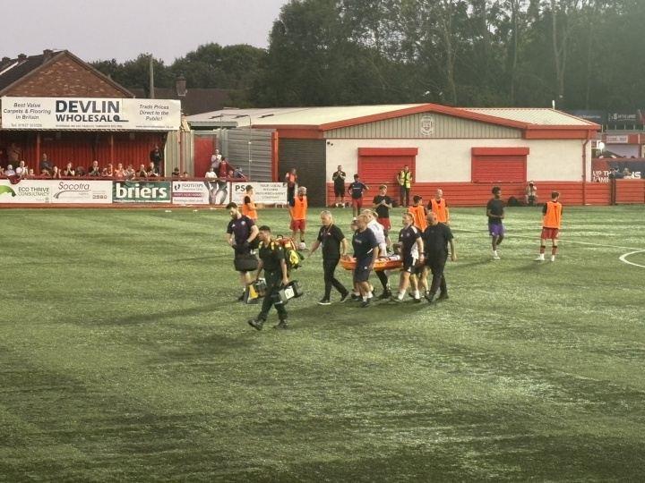 曼晚：曼联小将科内已经出院，此前在U21比赛中头部受伤被抬下场