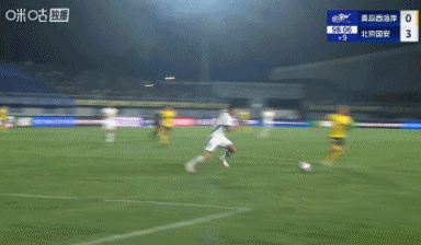 西海岸压哨扳回一城！何宇鹏犯规送点，戴维森造点 勺子点球命中