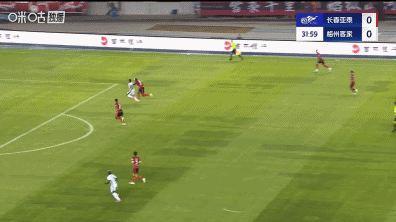 足协评议：亚泰vs梅州罗德里戈禁区里倒地，没有吹罚犯规判罚正确