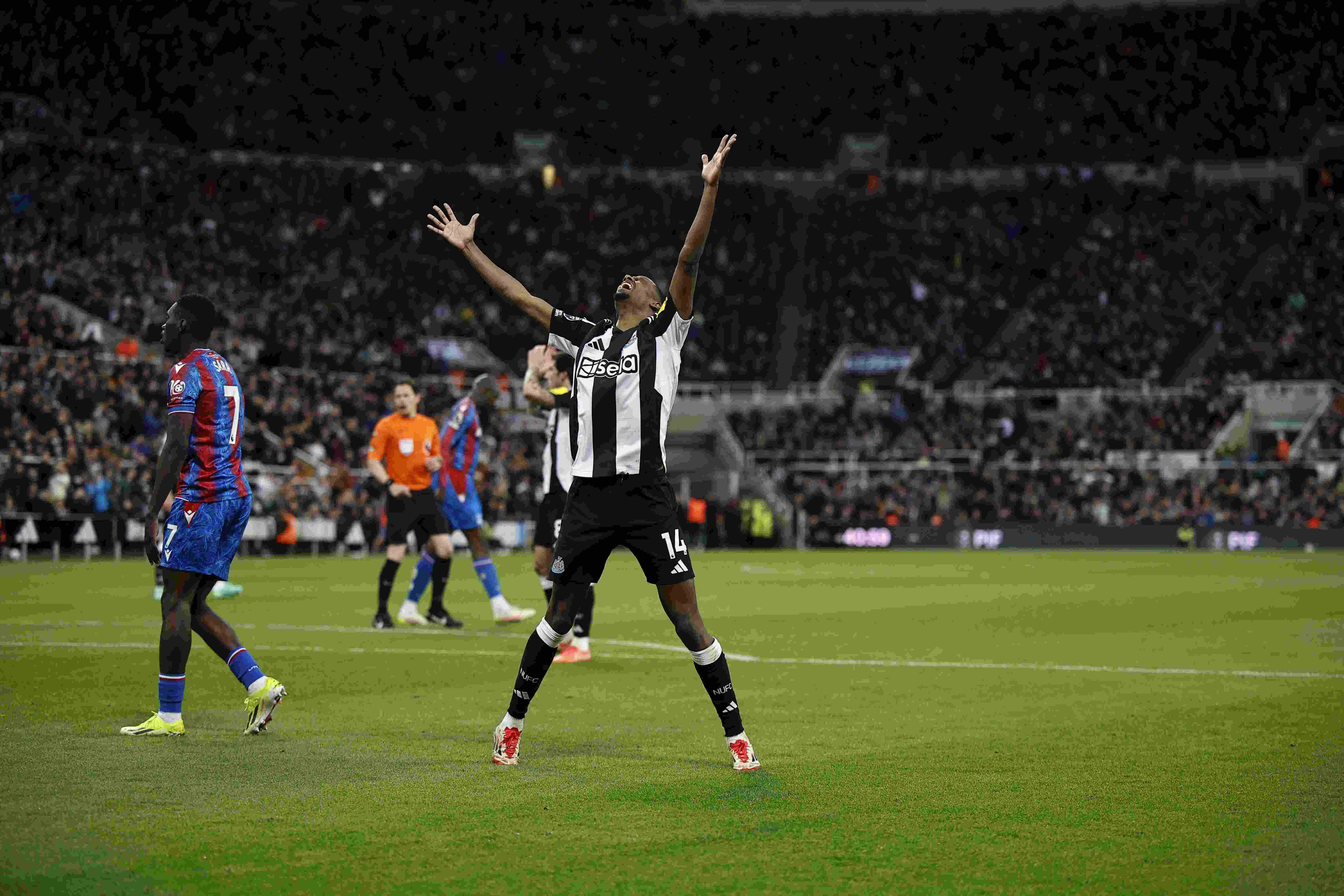 英媒：伊萨克将接受瑞典足协安排的采访，可能谈到纽卡和转会