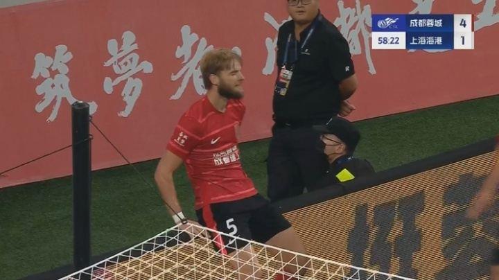再度拉开比分！莱切特后点头球破门，蓉城4-1领先海港