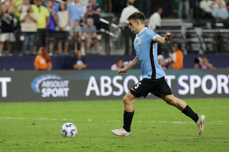 乌加特：以球员实力乌拉圭可以踢出顶级水平 我渴望赢得曼联首发