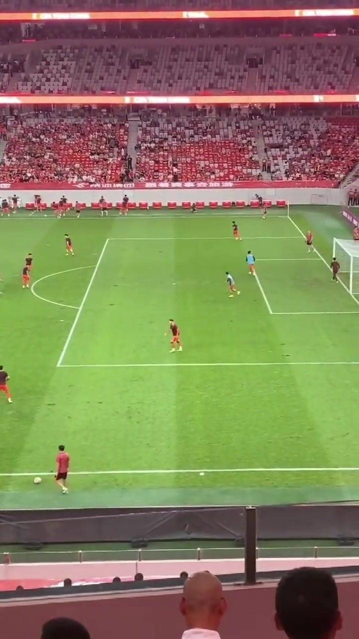 这脚法是来搞笑的？U22国足热身引热议：确实没见过这么散乱的