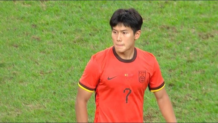 媒体人：U22国足虽然三场比赛难看了点，但也比西安草皮拿得出手