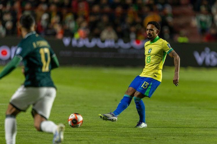 巴西后卫谈高原作战：冲刺跑后喘不过气 赛后吸氧 现在还在不停咳