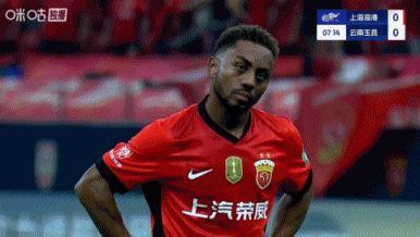 加布里埃尔失点！刘若钒造点 加布里埃尔点球踢飞，海港仍0-0玉昆