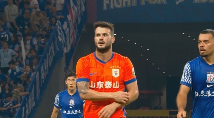 瓦神！瓦科连续7轮破门总计打入13球，含1次大四喜1次帽子戏法！