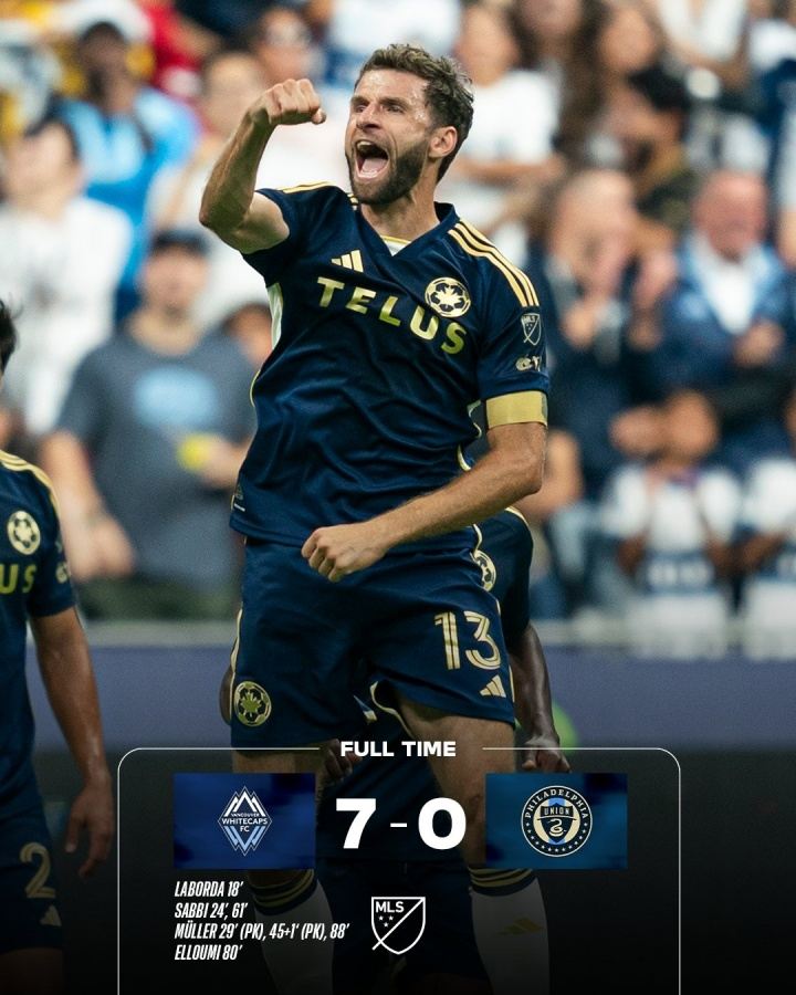 还是那个二娃！36岁穆勒机敏跑位头球破门 生日夜戴帽7-0东区第一