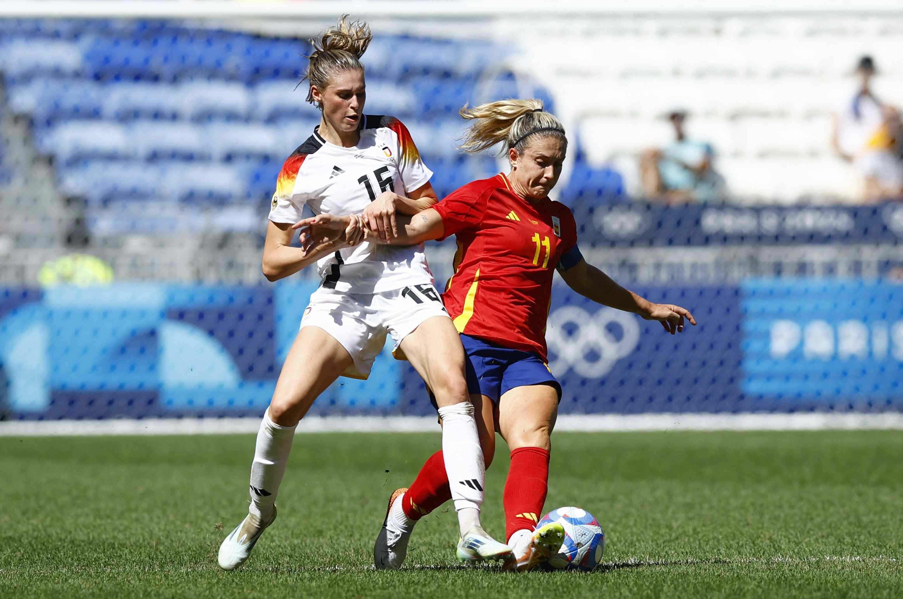 拒绝高薪 长约！ESPN：普特拉斯决定留在巴萨女足，拒绝巴黎邀约