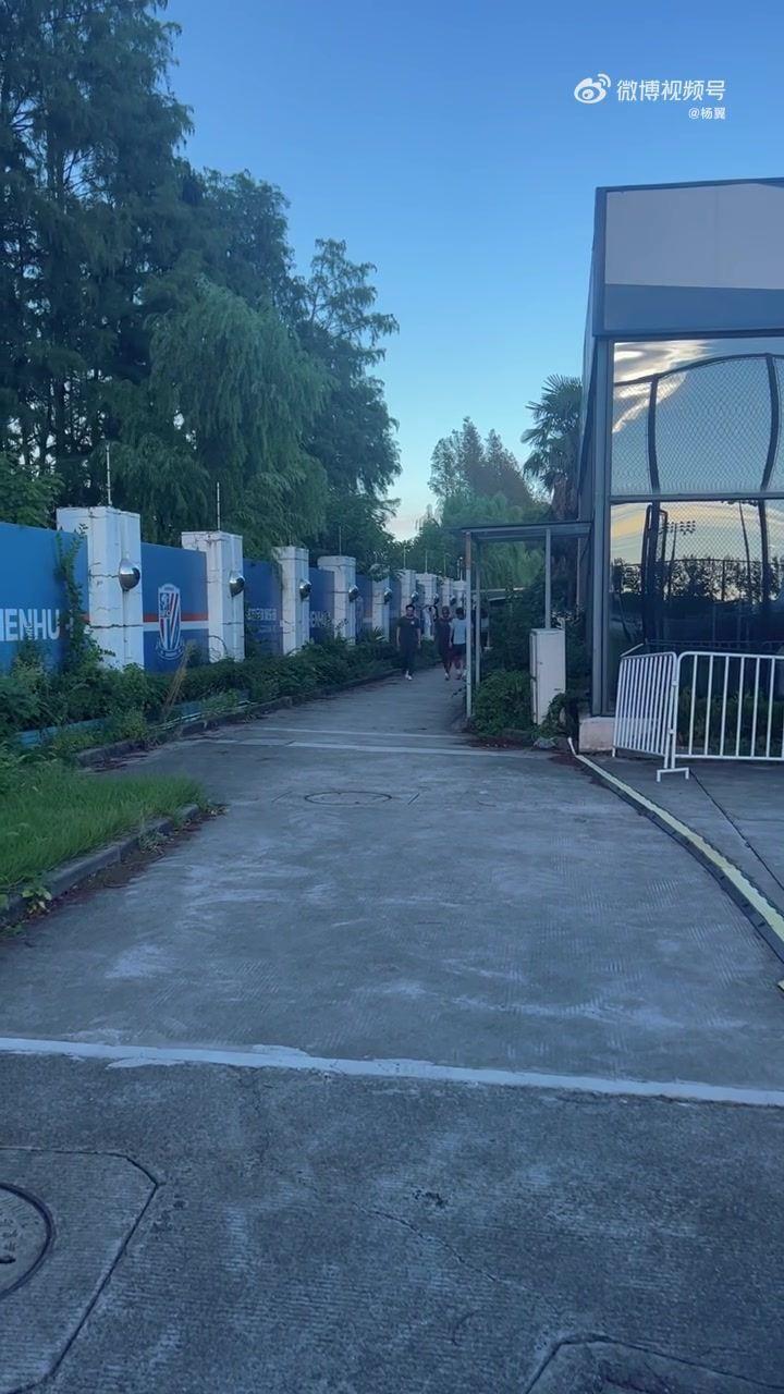 杨翼：李可、戴伟浚参加全队合练，阿马杜、米内罗单独训练