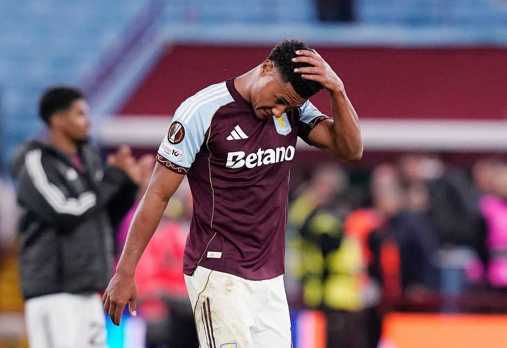 断崖下滑29岁沃特金斯失点7场0球0助 上赛季17球14助身价6500万