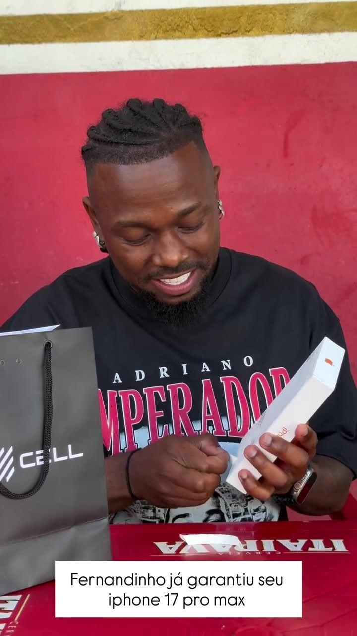 脸胖了一圈32岁国足归化费南多晒视频，拿下iPhone17 promax