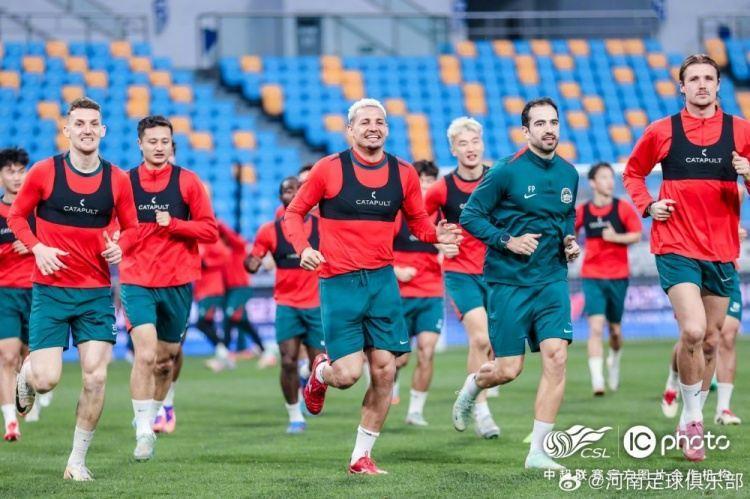 【图集】2025中超联赛第26轮，河南俱乐部酒祖杜康赛前踩场