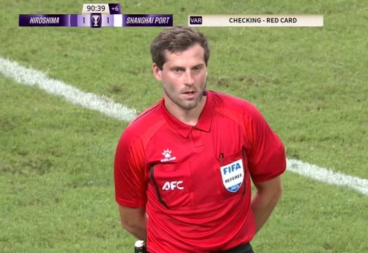 如何评价？本场主裁3次争议判罚，此前他受邀执法海港3-2国安