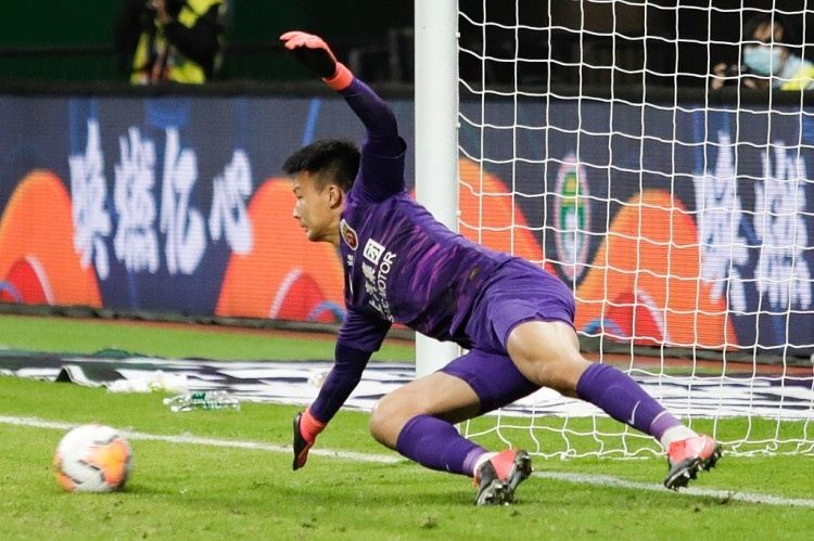 记者：不只是颜骏凌、陈威强，关键是海港门将教练沃克强