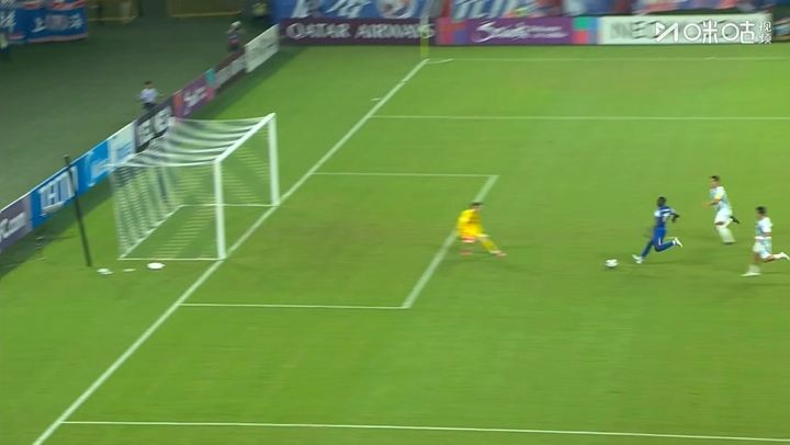 失单刀×2！阿苏埃接特谢拉直塞获单刀，但挑射被赵贤祐单臂扑出