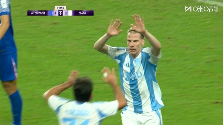 防守愣神，申花第62分钟主场遭扳平，对手凌空垫射破门