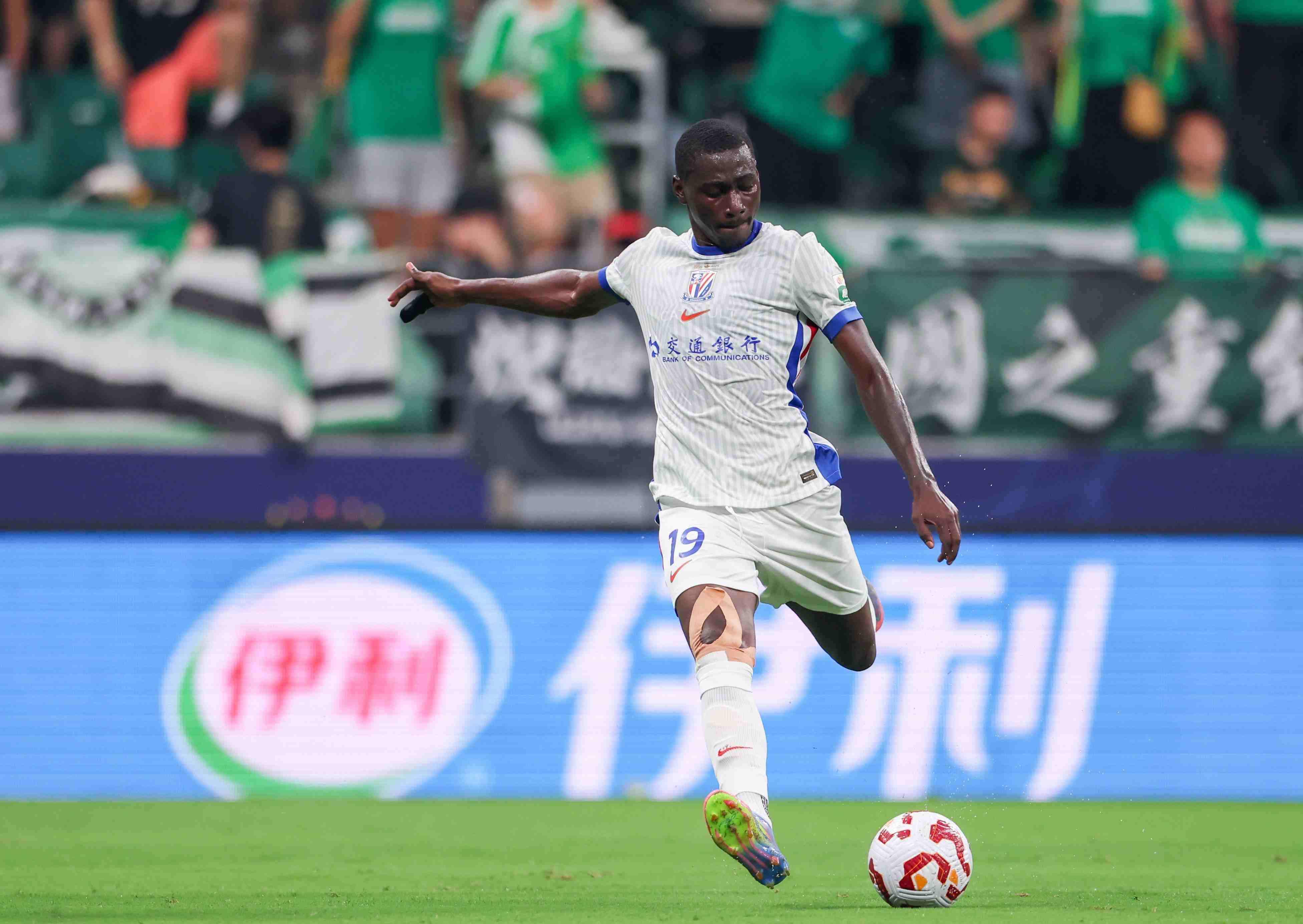 功不能抵过？阿苏埃本场打进一球，但2次射失单刀 10次丢失球权