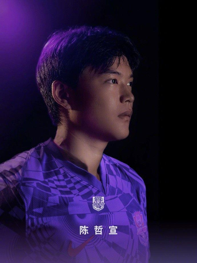 津媒：陈哲宣再次入选U22国足，津门虎教练组向他表示了祝贺