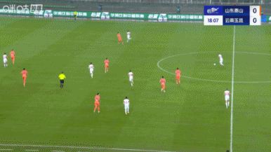 神扑！第18分钟，王大雷扑出侯永永近距离头球攻门