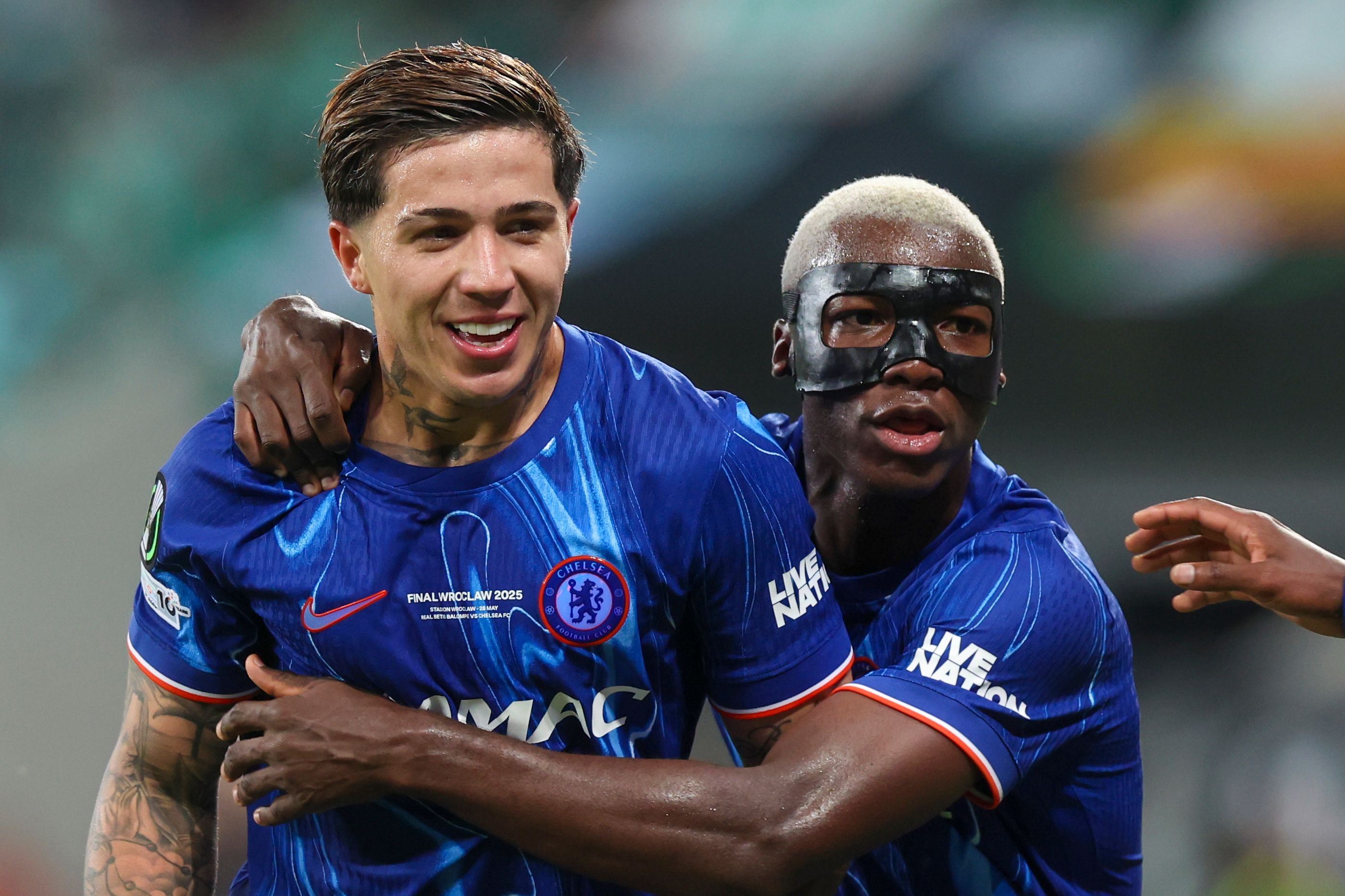 顶级“牛马”！2亿双中场恩佐 凯塞多并列队内联赛射手王 7战全勤