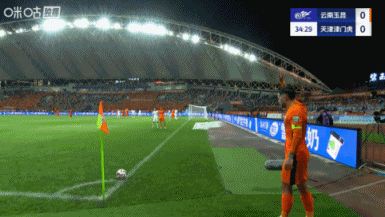 王献均举手送点！奥斯卡主罚命中，玉昆1-0领先津门虎