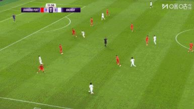 海港先落后！陈威扑球不远，傅欢与对方争球时不慎自摆乌龙