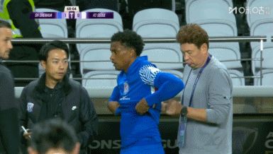 伤退！阿苏埃无法坚持被担架抬出场，米内罗时隔4个月再度登场