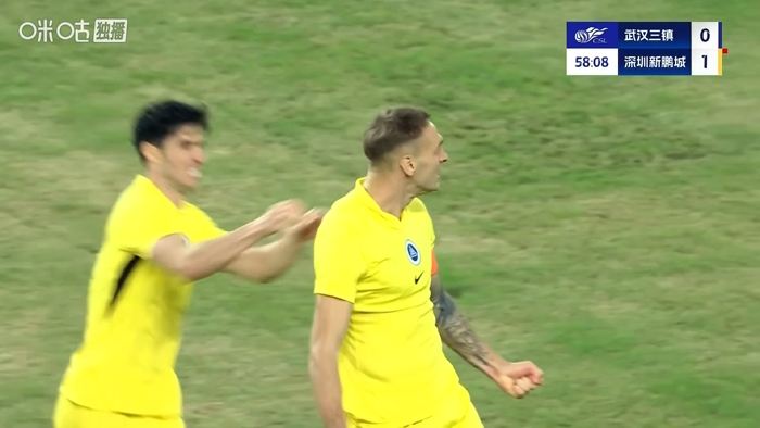 再入一球！十人新鹏城客场2-0领先三镇，杜加利奇包抄破门