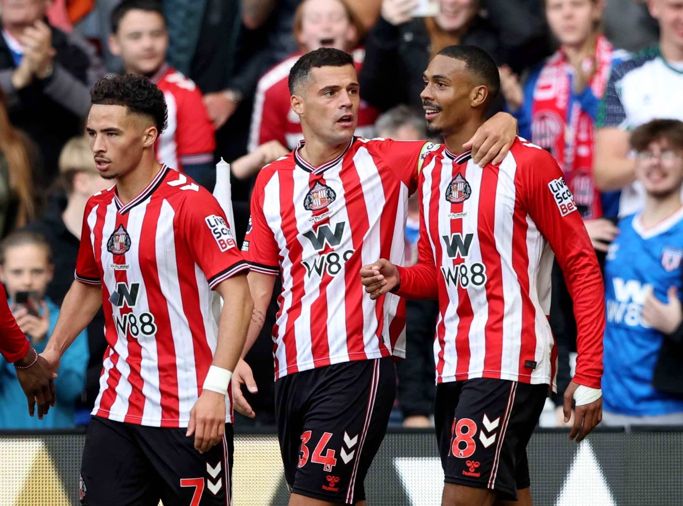 赛季新黑马诞生！英超9轮战罢排名前四，这支黑猫很“不简单”